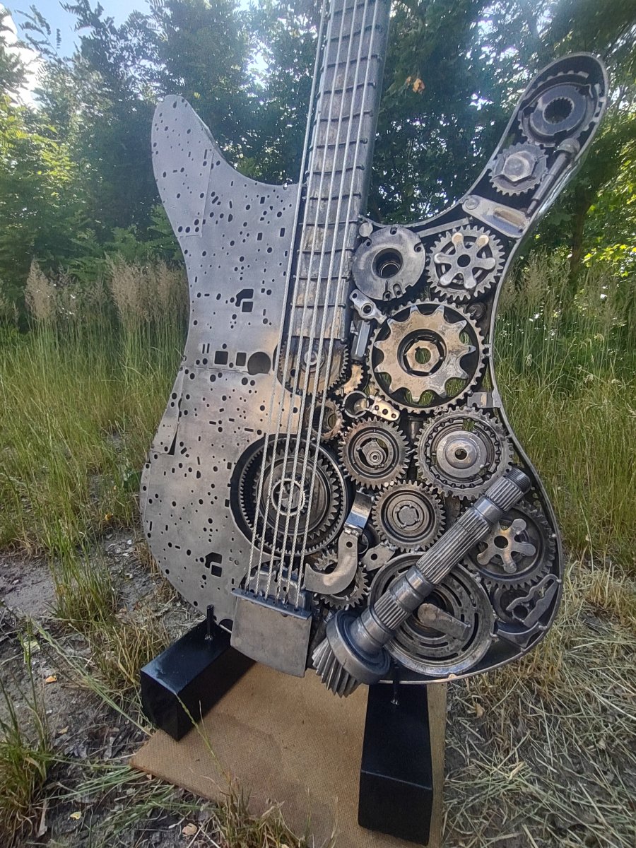 Gitara ze stali złomu metalu 