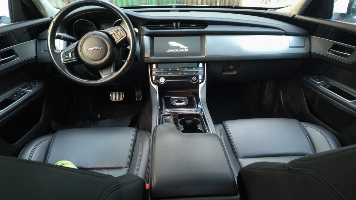 Jaguar XF 25t Premium AWD 2019