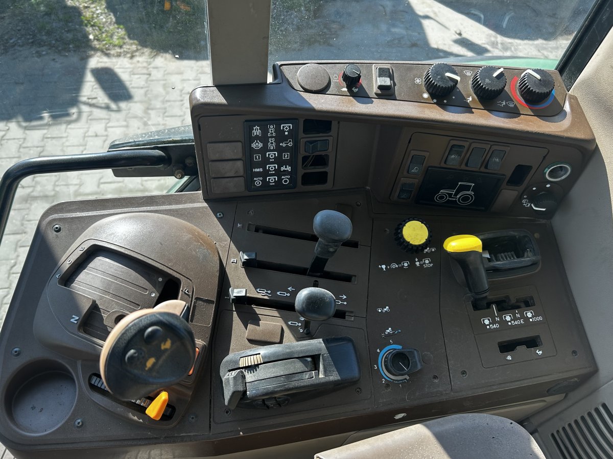 Ciągnik John Deere 6520