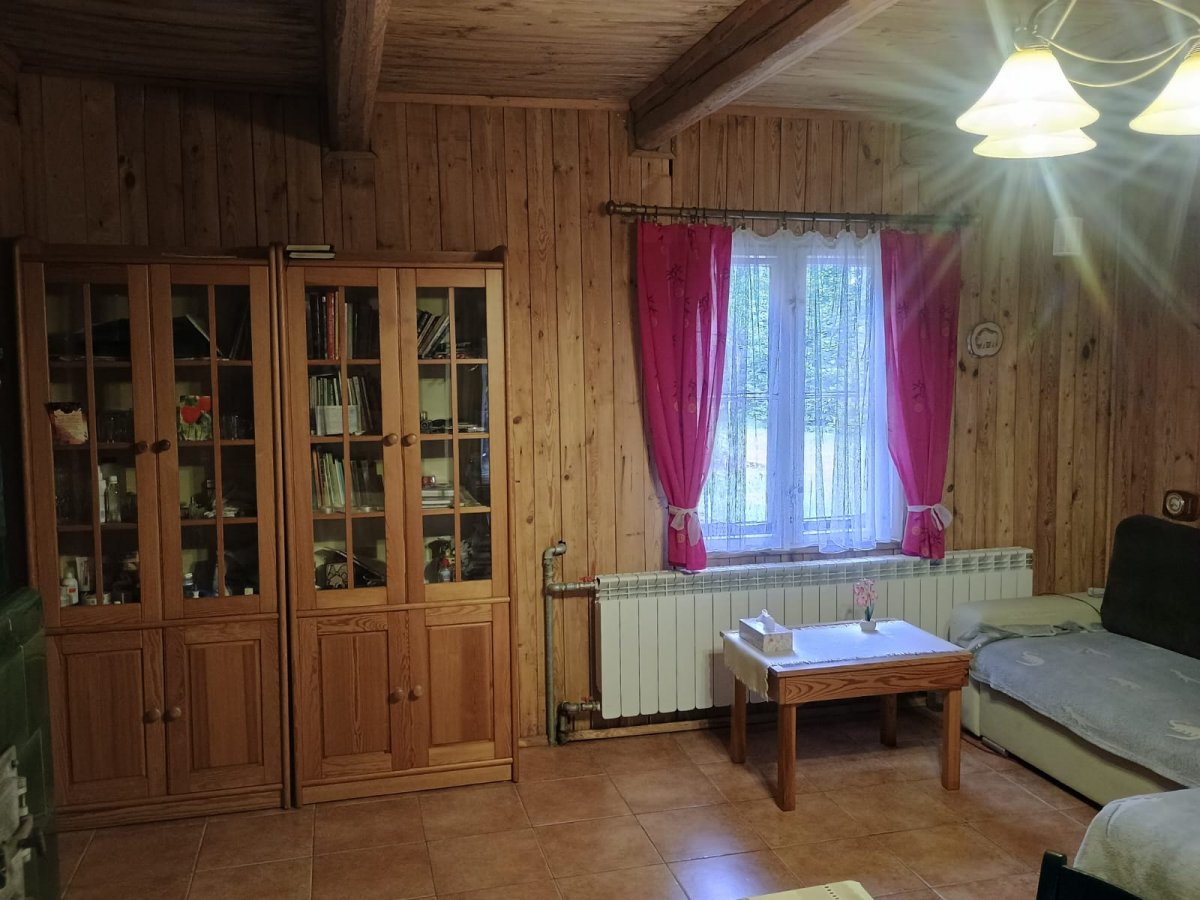 Sprzedam dom pod lasem, z dużym ogrodem.