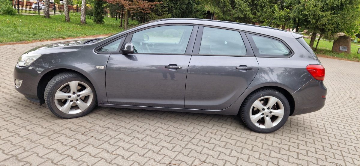 Sprzedam Opel Astra J 1.7 cdti Sport Tourer 2011