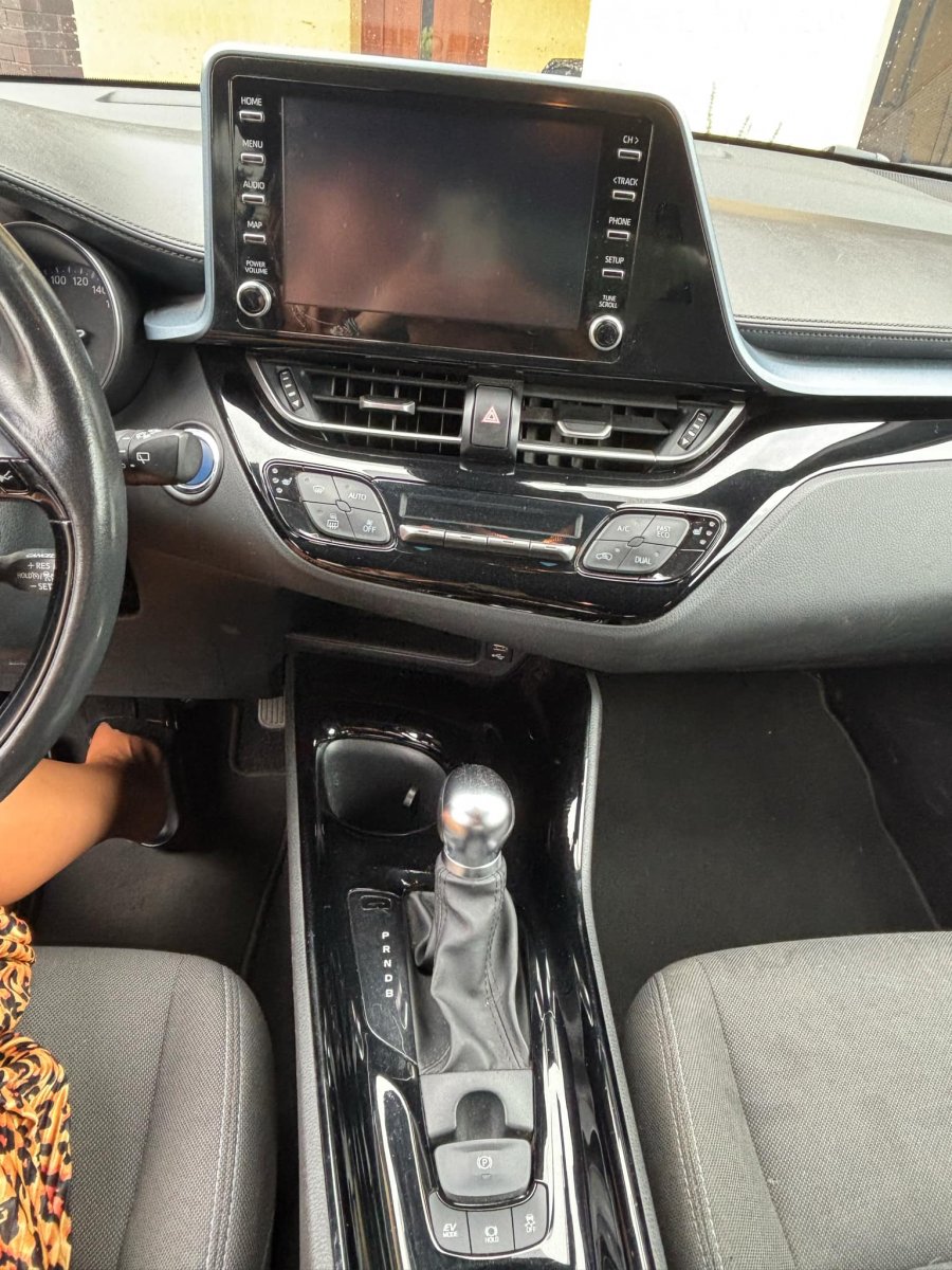 ODSTĄPIĘ LEASING – Toyota C-HR Hybrid 1.8 HSD Style 122 KM, 2020