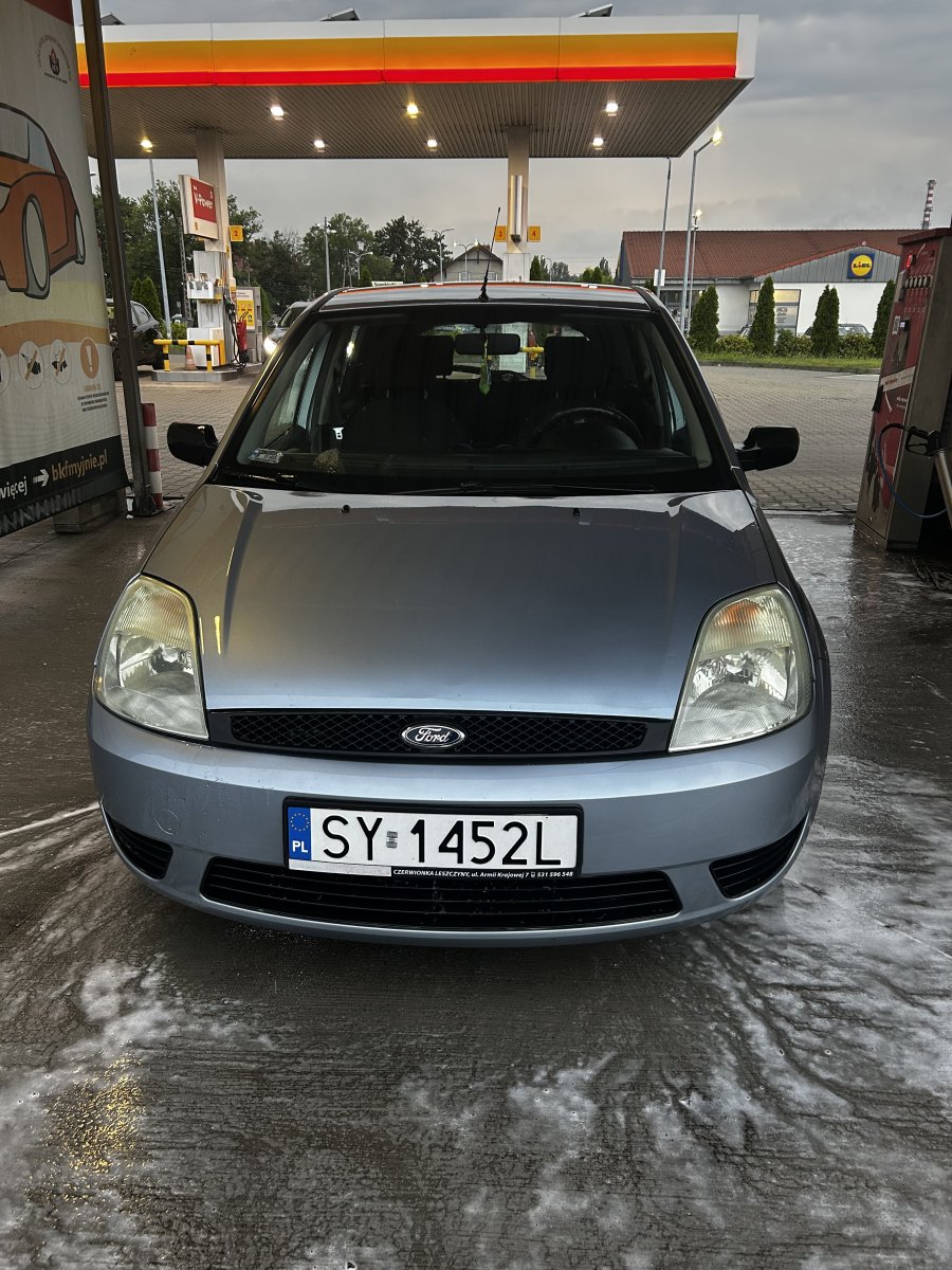 Ford fiesta i Fiat sedici