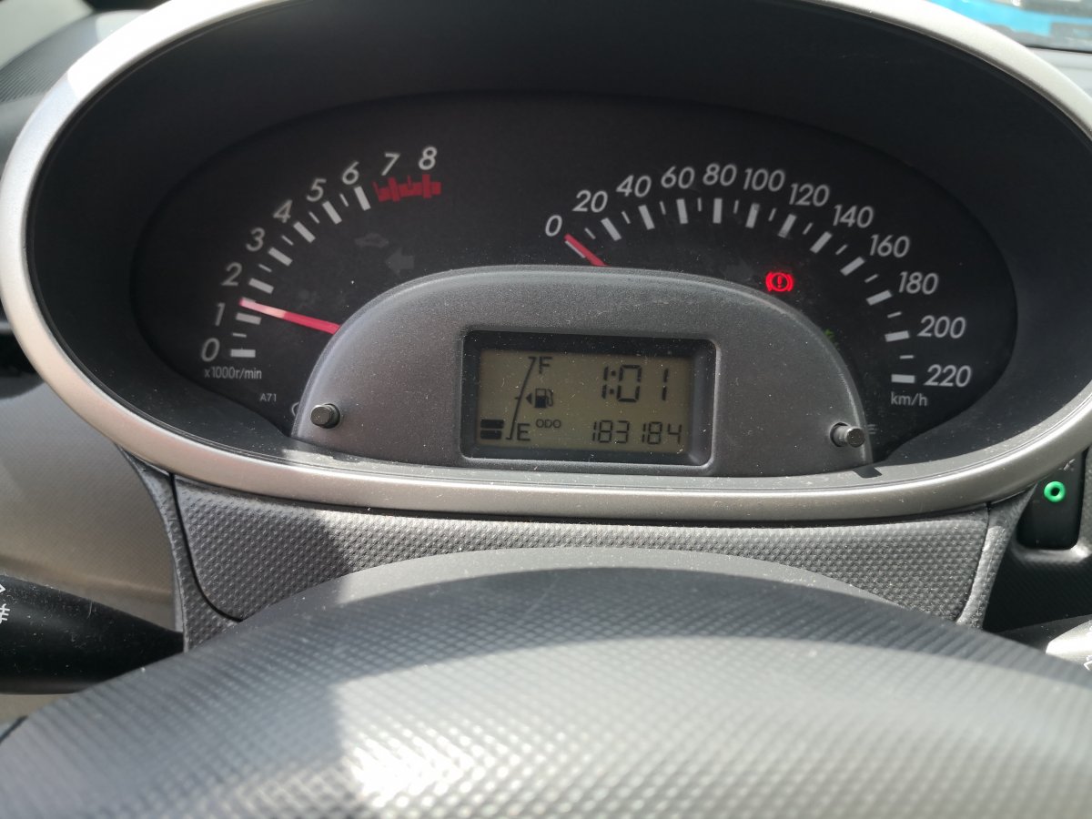 Daihatsu Sirion 1,5 B 103 KM, Faktura VAT marża