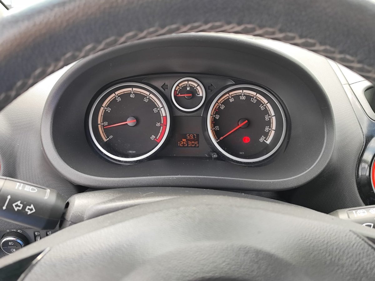 Opel Corsa D 1,4 B 100 KM, Faktura VAT marża