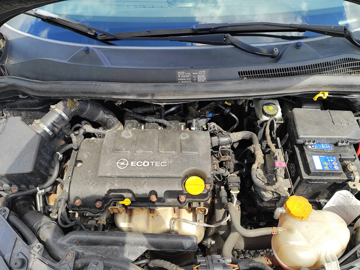 Opel Corsa D 1,4 B 100 KM, Faktura VAT marża