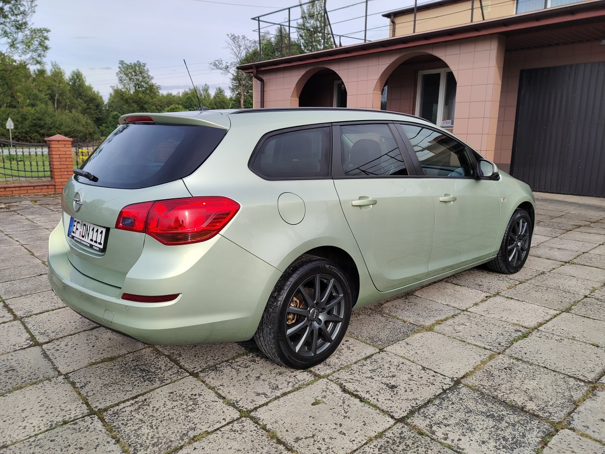 Opel Astra J 1.4 turbo benzyna