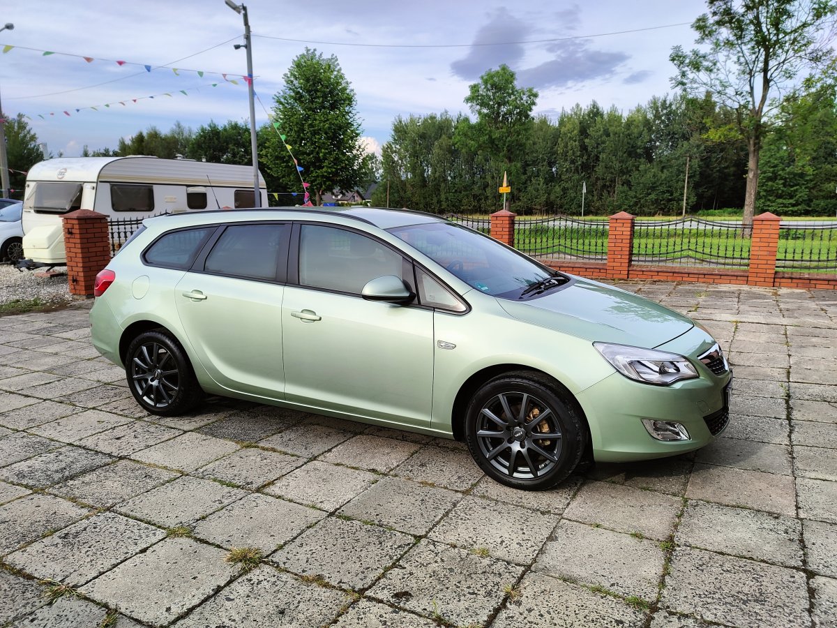 Opel Astra J 1.4 turbo benzyna