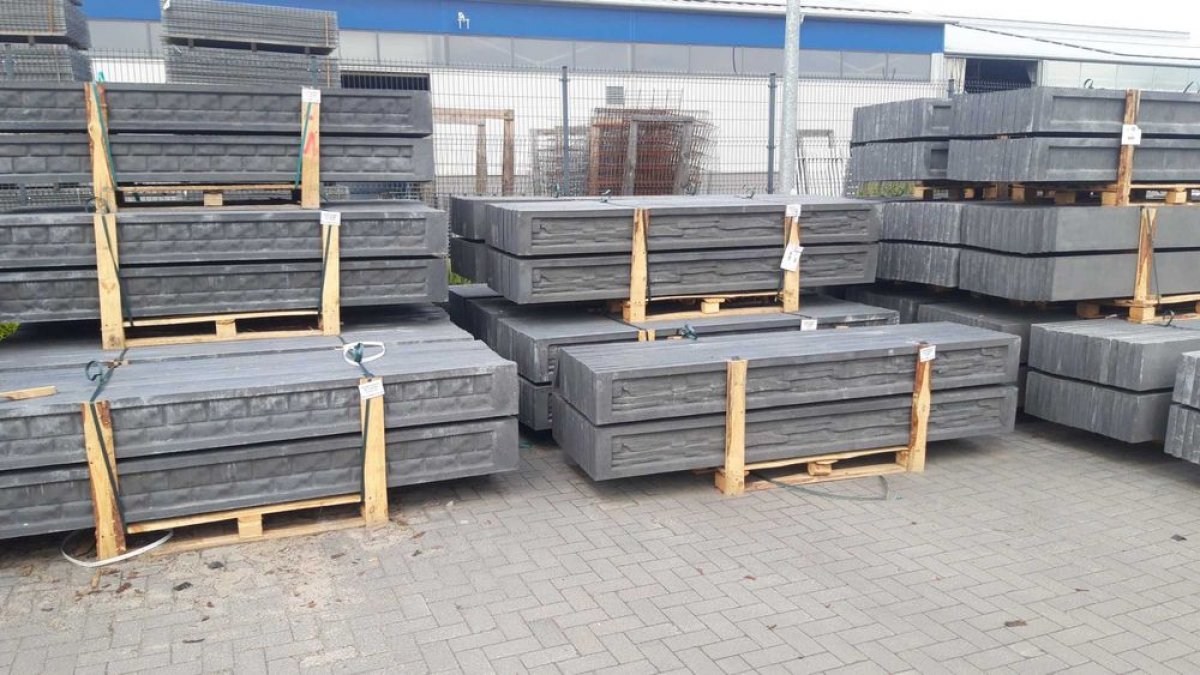Ogrodzenia panelowe montarz z materialami