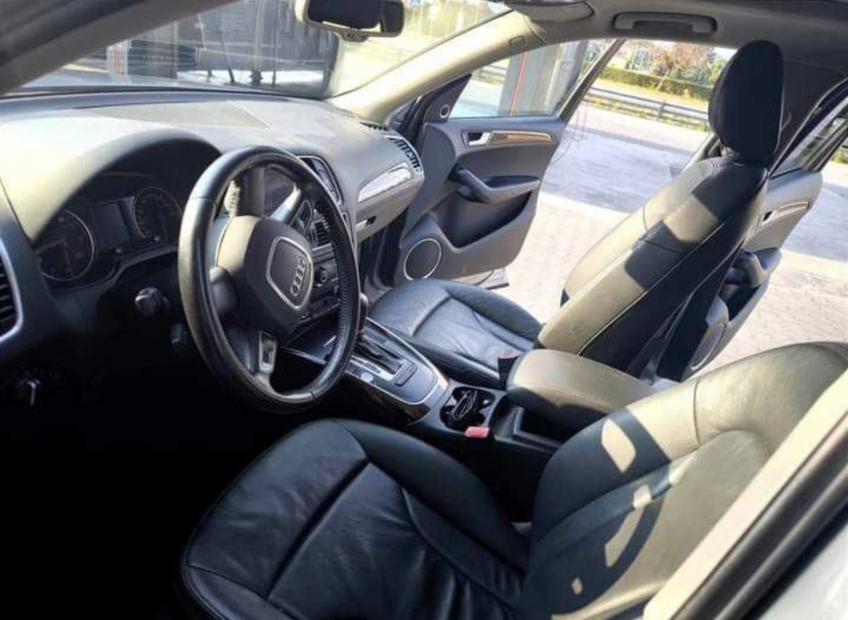 Sprzedam AUDI Q5 3.2 FSI BENZYNA 2011r