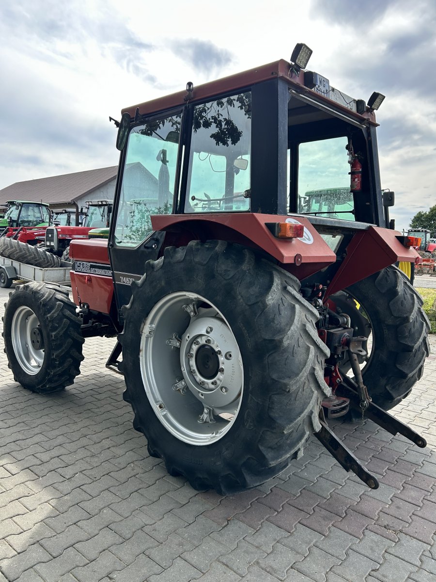 ----CASE INTERNATIONAL 745XL---