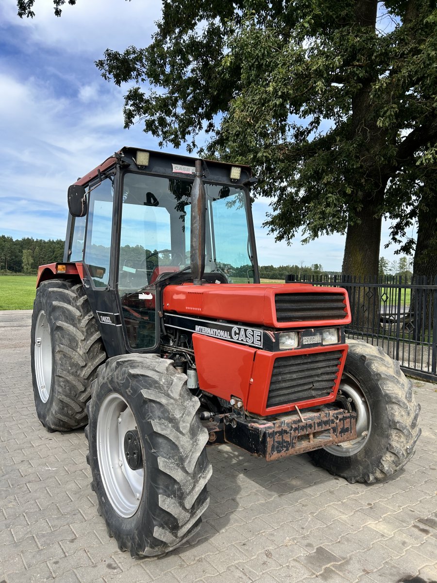 ----CASE INTERNATIONAL 745XL---