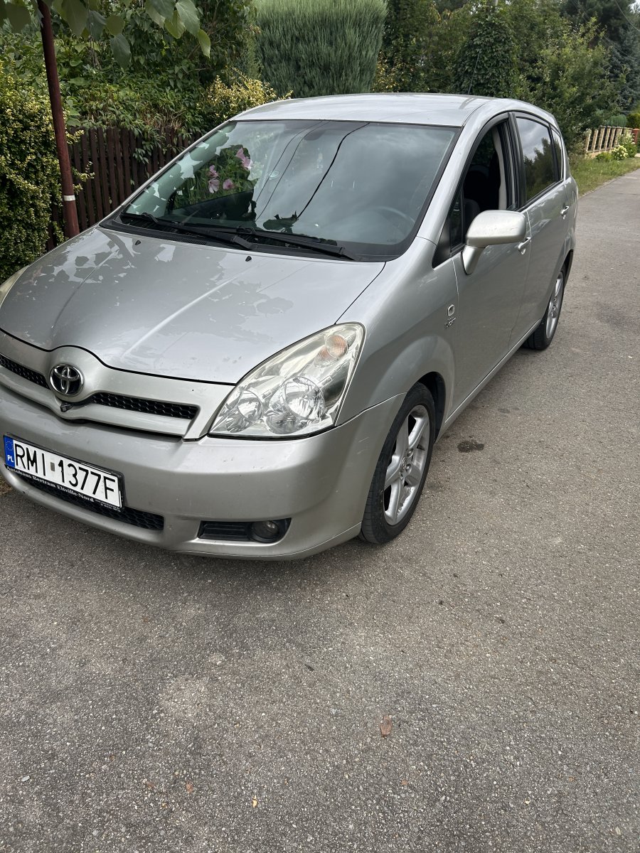 Toyora corolla versa 7 osób