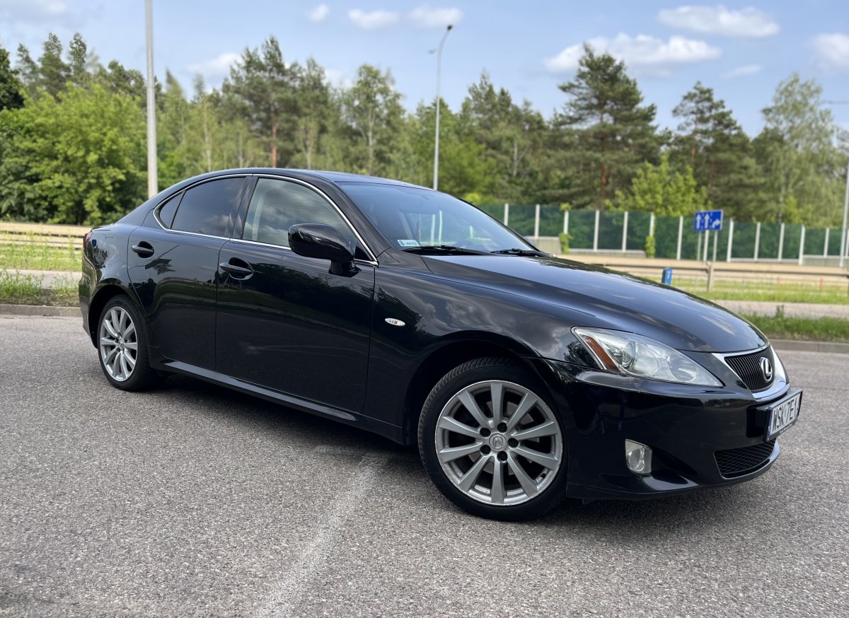 LEXUS IS220