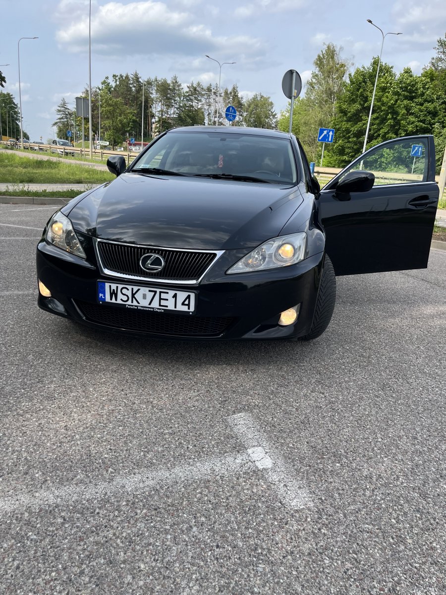 LEXUS IS220