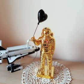Astronauta , NASA, Figurka "Omega"