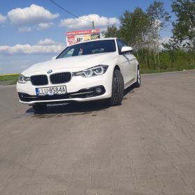 Samochód Auto do ślubu// Białe BMW 