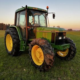 Ciągnik John Deere 6100