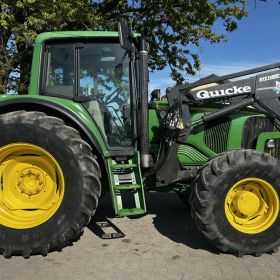 Ciągnik John Deere 6520