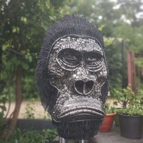 Rzeźba goryla King Konga duża z metalu zlomu
