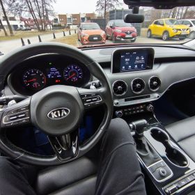 KIA STINGER 2.0T (2019)