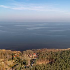 Działka z prywatnym lasem przy zalewie Szczecińskim.
