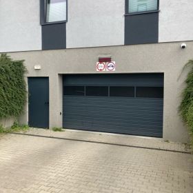 Garażowiec w Szczecinie, brama na pilota