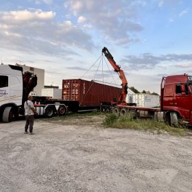 Dźwig HDS i transport maszyn – przewieziemy wszystko, wszędzie!