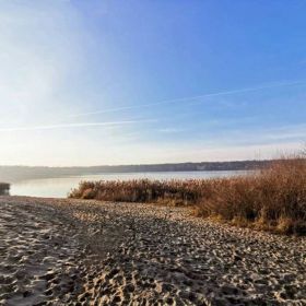 Kamienica nad jeziorem