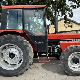 ----CASE INTERNATIONAL 745XL---