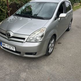 Toyora corolla versa 7 osób 