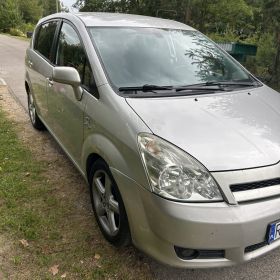 Toyora corolla versa 7 osób 