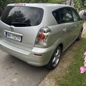 Toyora corolla versa 7 osób 