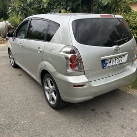 Toyora corolla versa 7 osób 