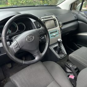 Toyora corolla versa 7 osób 