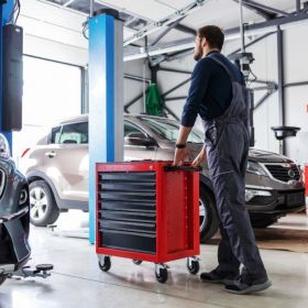Dr Mechanik Auto Serwis – Twój niezawodny partner w dbaniu o samochód